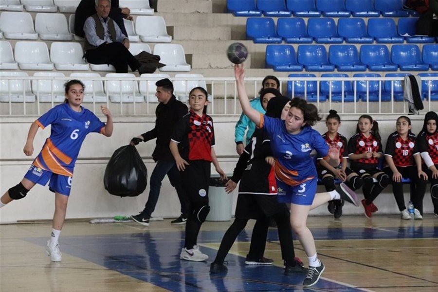 Analig Hentbol'da Yarı Finale Çıkan Takımlar Belli Oldu 9