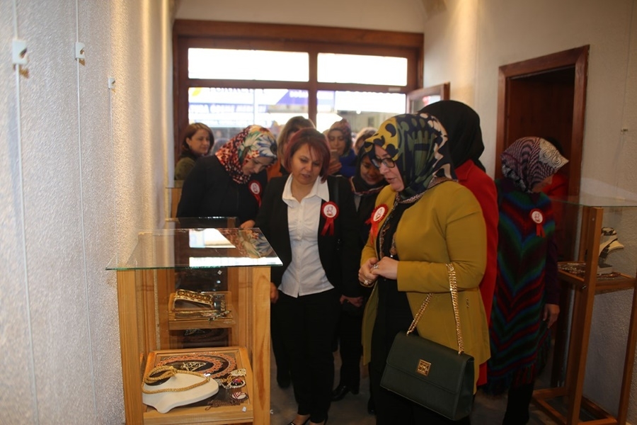 Karaman'da Kadınlar Gününe Özel Sergi Açıldı 3