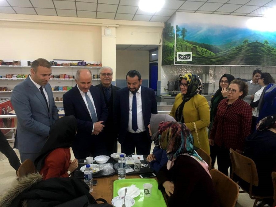 Karaman Valisi Fahri Meral ve Eşi Zehra Meral Öğrencilerle Bir Araya Gel 7