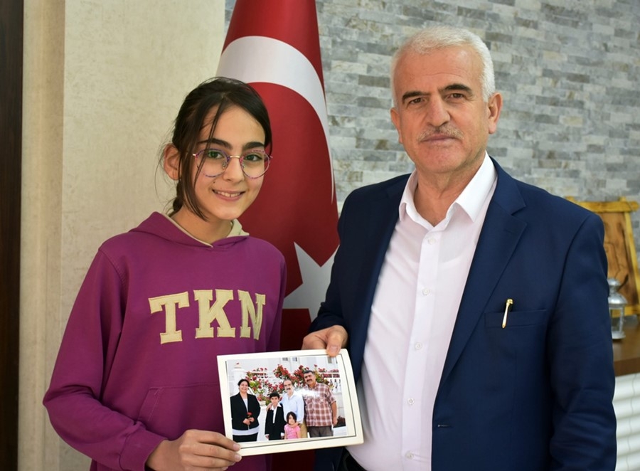 Başarılı Öğrenciden Karaman İl Milli Eğitim Müdürü Mevlüt Kuntoğlu'na Zi 1