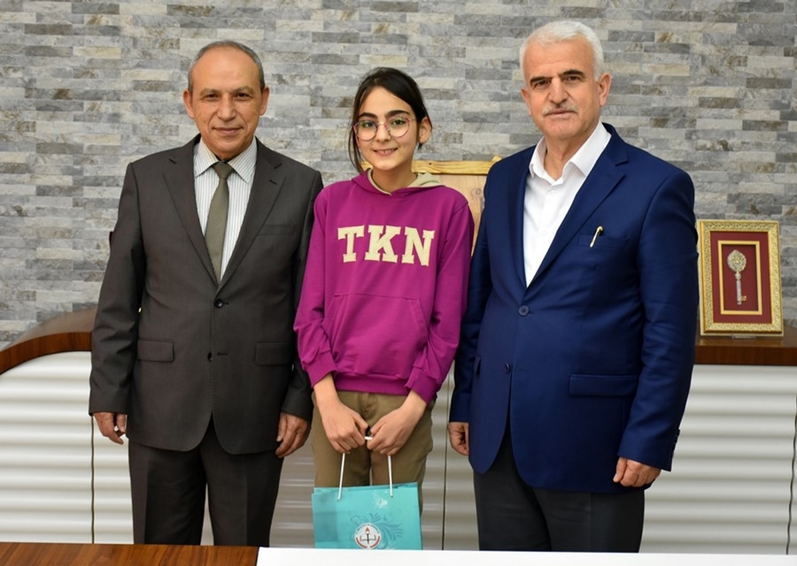 Başarılı Öğrenciden Karaman İl Milli Eğitim Müdürü Mevlüt Kuntoğlu'na Zi 4