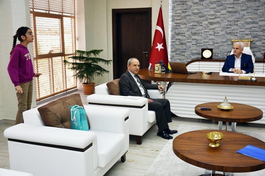 Başarılı Öğrenciden Karaman İl Milli Eğitim Müdürü Mevlüt Kuntoğlu'na Zi 5