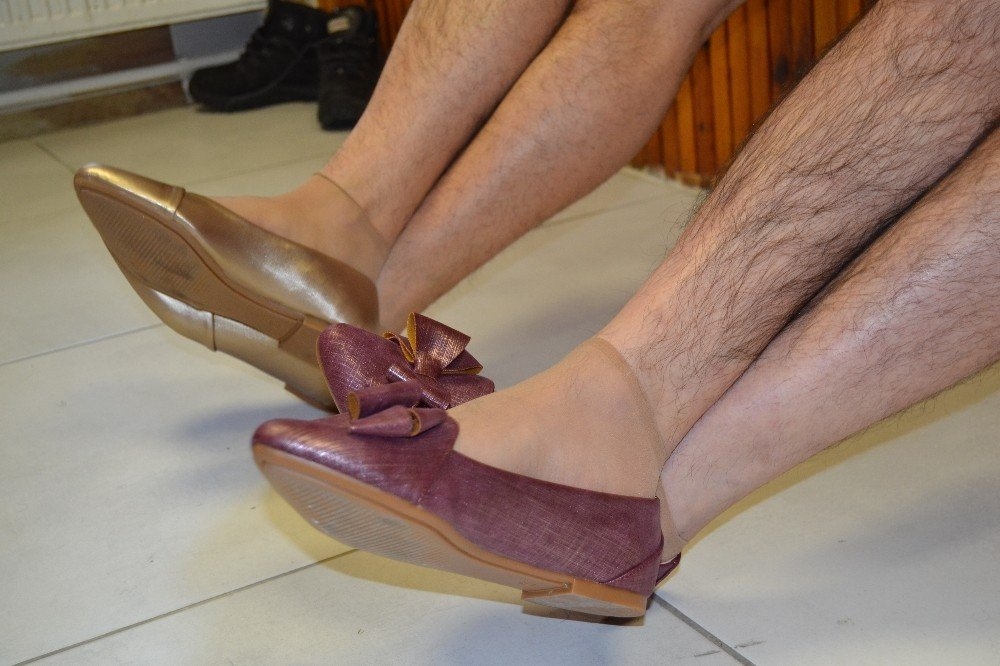 Konya'da Topuklu Ayakkabı Ve Babet Giyen Erkekler Kadın Futbolcularla Ma 8