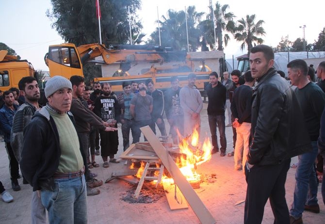 Paralarını Alamadıklarını İddia Eden İnşaat İşçileri Eylem Yaptı 1