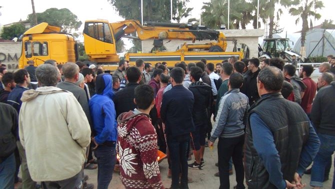 Paralarını Alamadıklarını İddia Eden İnşaat İşçileri Eylem Yaptı 2