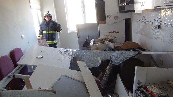 Antalya'da Tüpgaz Patlaması Evi Kullanılmaz Hale Getirdi 13