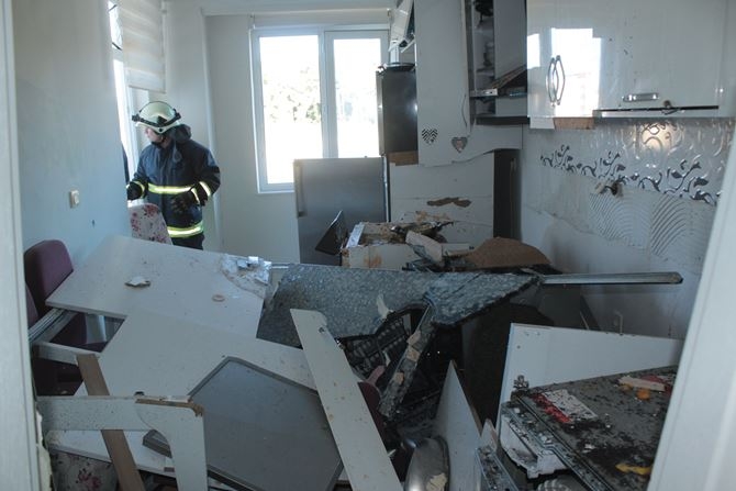 Antalya'da Tüpgaz Patlaması Evi Kullanılmaz Hale Getirdi 5