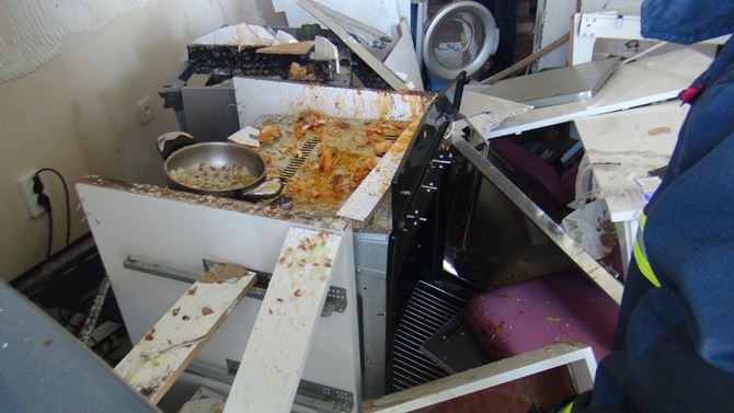 Antalya'da Tüpgaz Patlaması Evi Kullanılmaz Hale Getirdi 6