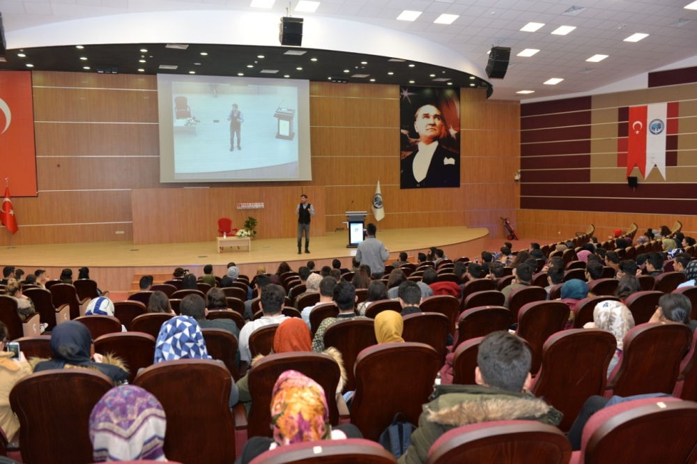 Oyuncu Hakan Bilgin Karaman'da Öğrencilerle Buluştu 3