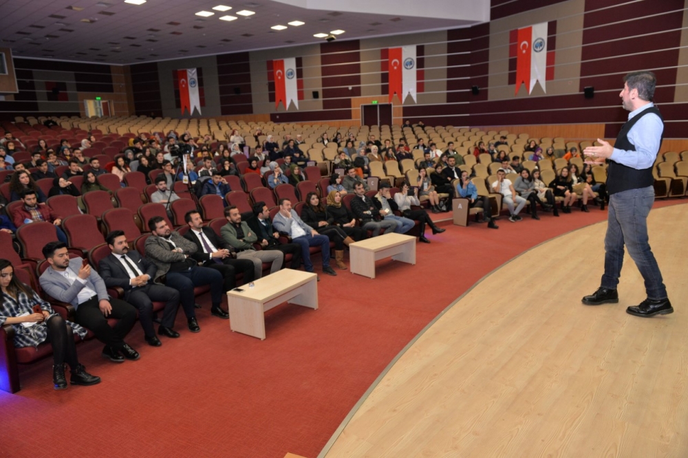 Oyuncu Hakan Bilgin Karaman'da Öğrencilerle Buluştu 4