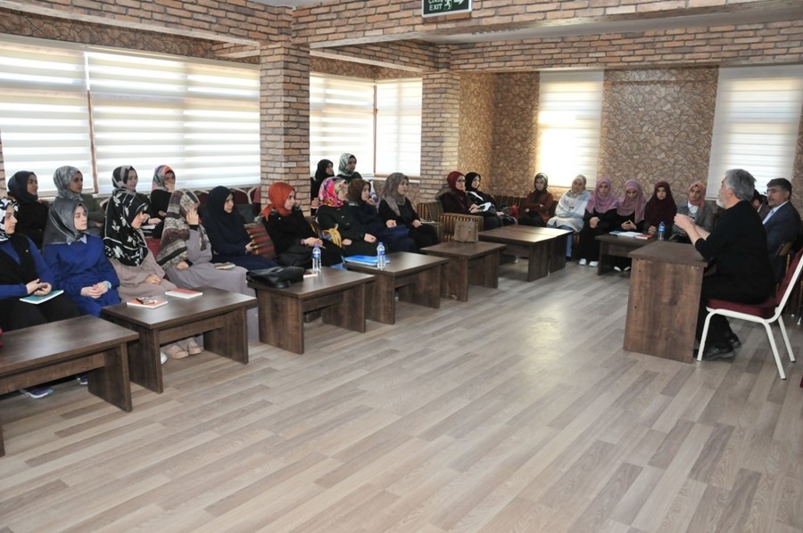 Karaman'da "Düşünmek, Okumak ve Yazmak" Konulu Konferans Düzenlendi 1