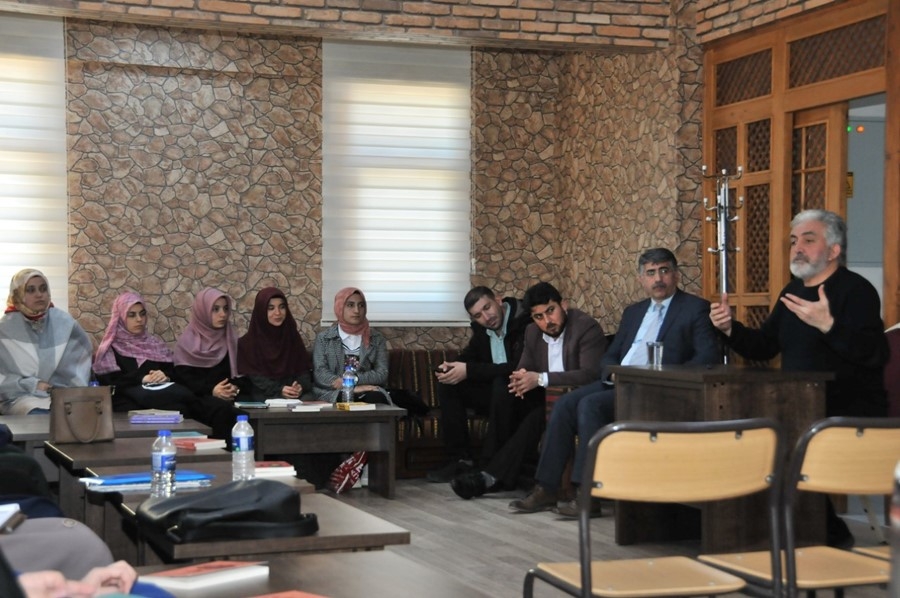 Karaman'da "Düşünmek, Okumak ve Yazmak" Konulu Konferans Düzenlendi 3