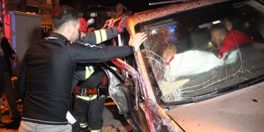 Konya’da Feci Kaza İki Araç Kafa Kafaya Çarpıştı