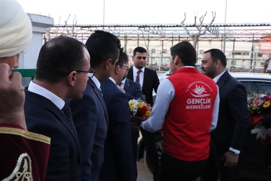 Gençlik ve Spor Bakan Yardımcısı ile Kredi ve Yurtlar Kurumu Genel Müdür 12