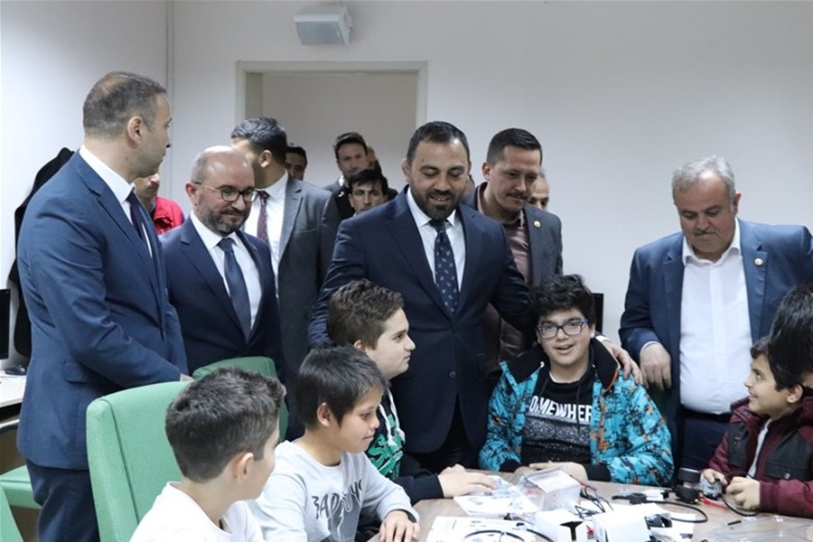 Gençlik ve Spor Bakan Yardımcısı ile Kredi ve Yurtlar Kurumu Genel Müdür 14