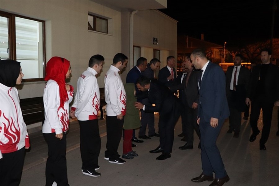 Gençlik ve Spor Bakan Yardımcısı ile Kredi ve Yurtlar Kurumu Genel Müdür 33