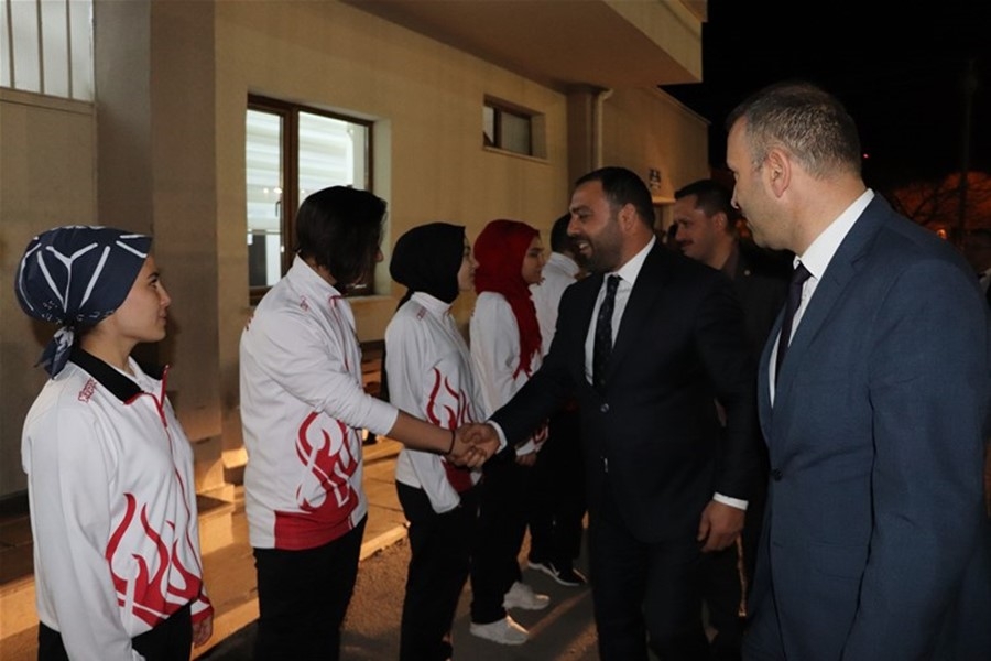 Gençlik ve Spor Bakan Yardımcısı ile Kredi ve Yurtlar Kurumu Genel Müdür 42