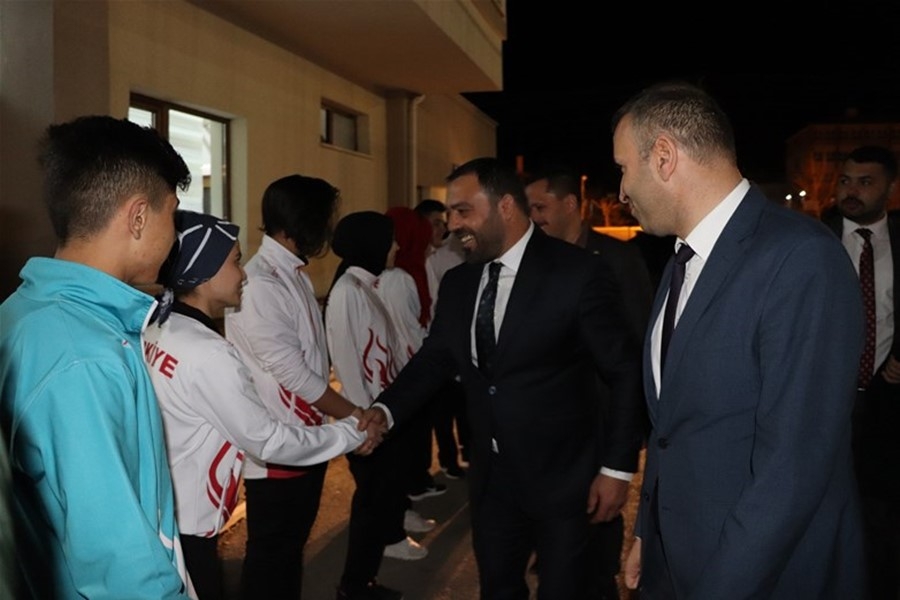 Gençlik ve Spor Bakan Yardımcısı ile Kredi ve Yurtlar Kurumu Genel Müdür 54