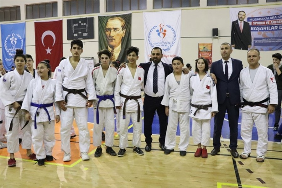 Gençlik ve Spor Bakan Yardımcısı ile Kredi ve Yurtlar Kurumu Genel Müdür 83