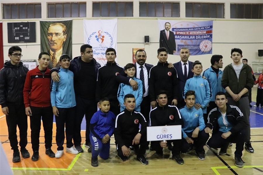 Gençlik ve Spor Bakan Yardımcısı ile Kredi ve Yurtlar Kurumu Genel Müdür 86