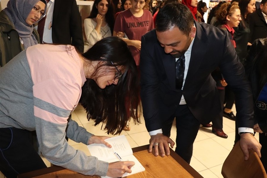 Gençlik ve Spor Bakan Yardımcısı ile Kredi ve Yurtlar Kurumu Genel Müdür 90