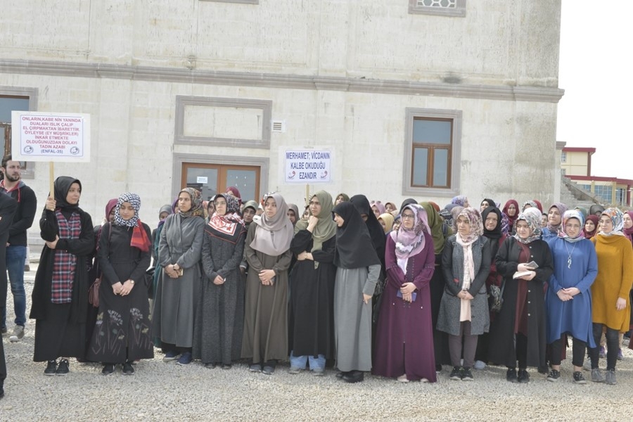 Karaman'da Öğrenciler Ezana Sahip Çıktı 2