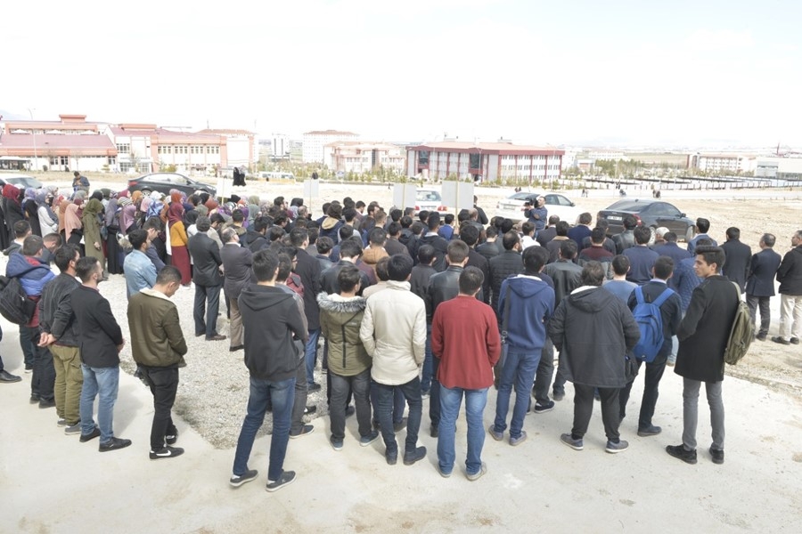 Karaman'da Öğrenciler Ezana Sahip Çıktı 5