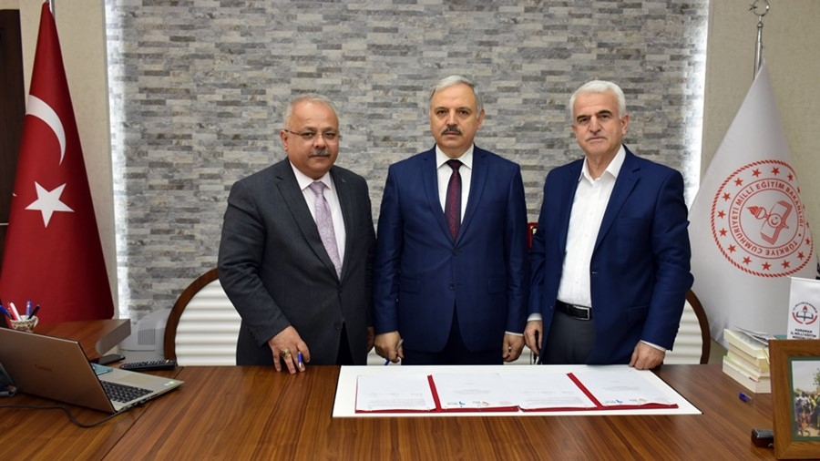 Karaman'da "Hayata Bizimle Tutun" Projesinin İmzaları Atıldı 1