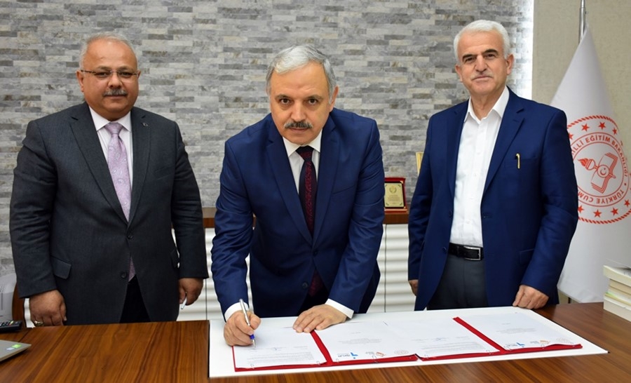 Karaman'da "Hayata Bizimle Tutun" Projesinin İmzaları Atıldı 4