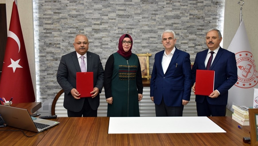 Karaman'da "Hayata Bizimle Tutun" Projesinin İmzaları Atıldı 5