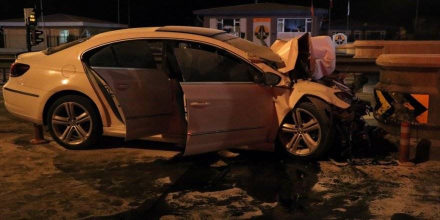 Niğde'de Yaşanan Trafik Kazasında Karamanlı 2 Kişi Öldü