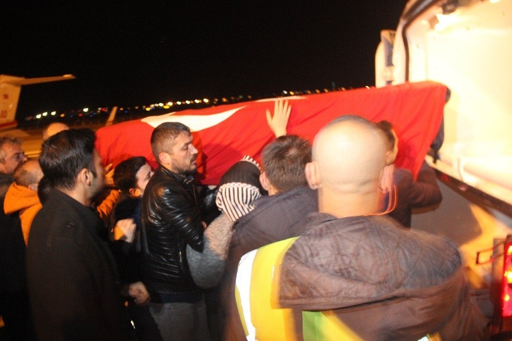 Polonya’da Öldürülen Furkan’ın Cenazesi Konya’ya Getirildi 2