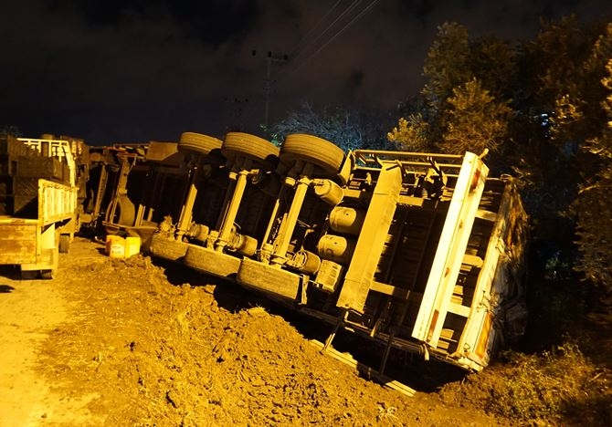 Antalya'da Karayolu Domates Tarlasına Döndü 6