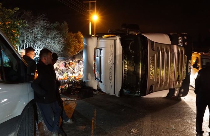 Antalya'da Karayolu Domates Tarlasına Döndü 7