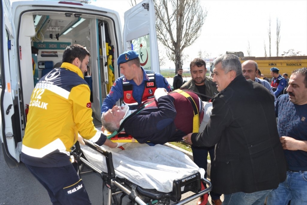 Aksaray'da Trafik Kazası: 2 Yaralı 1