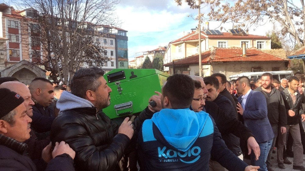 Niğde’de Trafik Kazasında Ölen 2 Kişi Karaman'da Toprağa Verildi 2