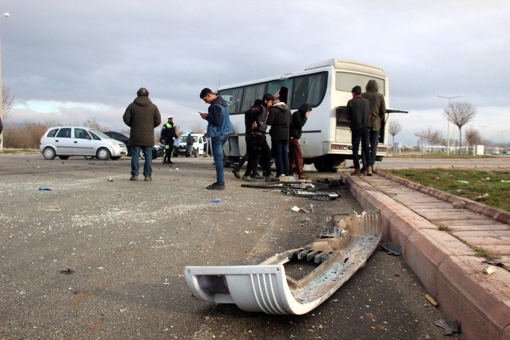 Konya’da İşçi Servisi İle Kamyon Çarpıştı: 10 Yaralı 3