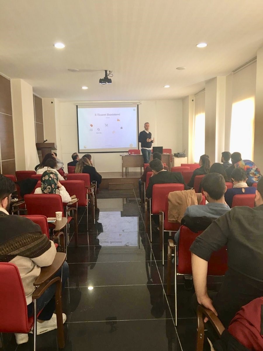 Karaman'da Dijital Dönüşüm, E-Ticaret ve E-İhracat Eğitimi'ne Yoğun İlgi 35