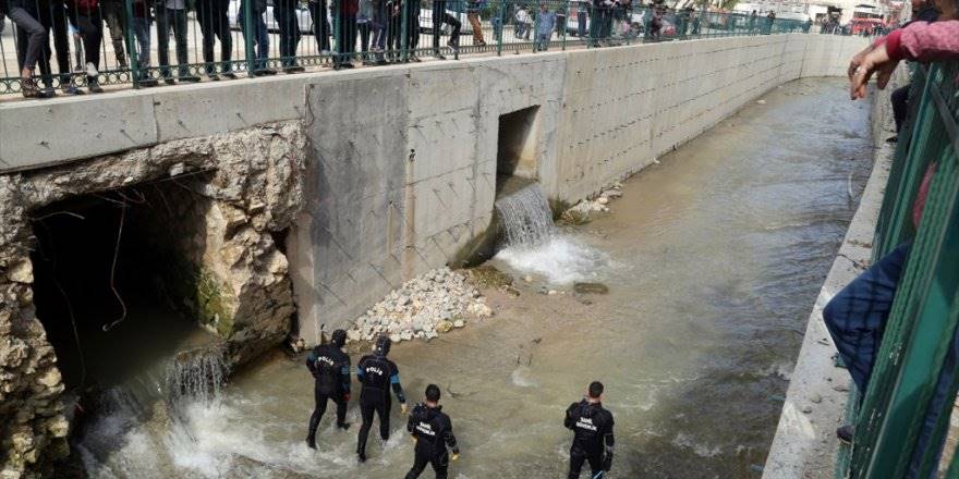 Mersin'de Dereye Düşen Kız Çocuğu Aranıyor