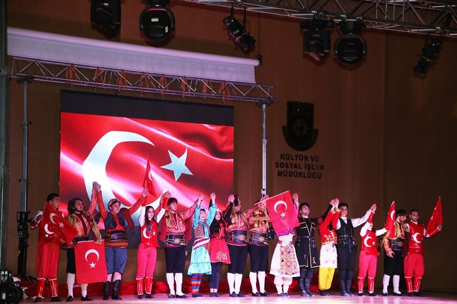 "Son Siper Çanakkale"Tiyatrosu Karaman'da Beğeniyle İzlendi 1