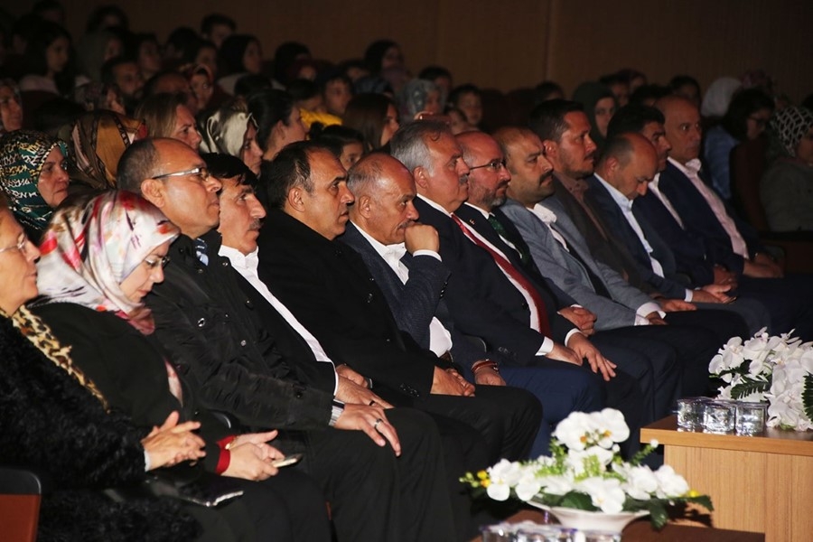 "Son Siper Çanakkale"Tiyatrosu Karaman'da Beğeniyle İzlendi 10