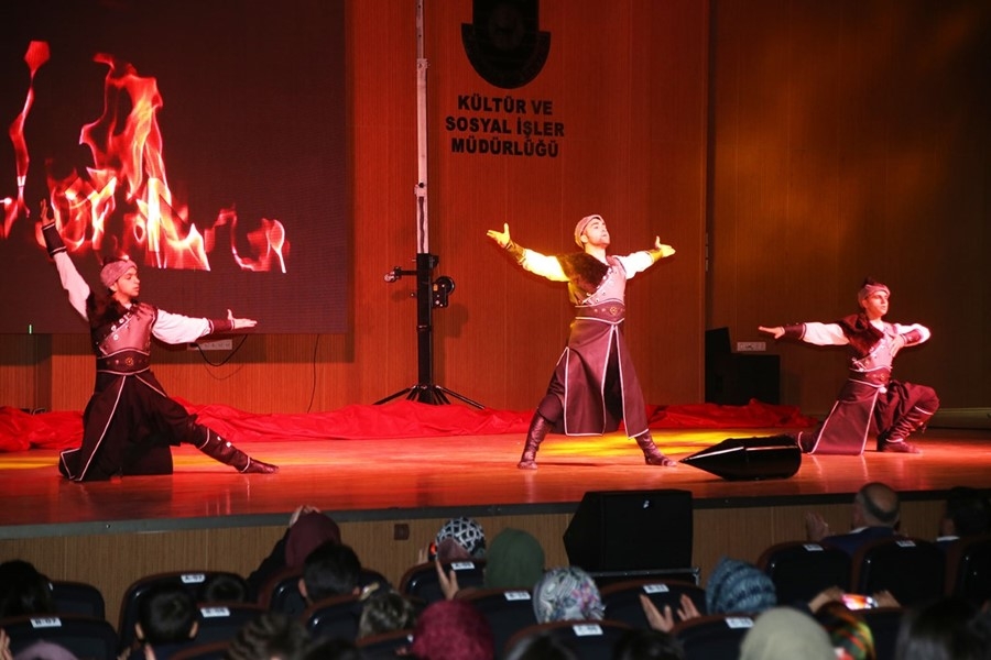 "Son Siper Çanakkale"Tiyatrosu Karaman'da Beğeniyle İzlendi 11