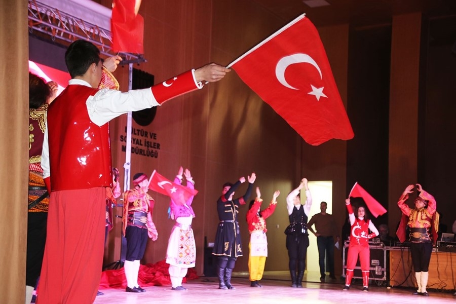 "Son Siper Çanakkale"Tiyatrosu Karaman'da Beğeniyle İzlendi 2