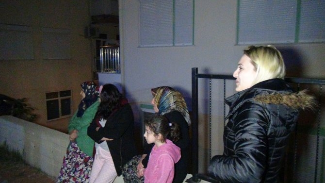 Antalya'da Polisin 'Dur' İhtarına Uymayan Sürücü Duvarda Asılı Kaldı 2