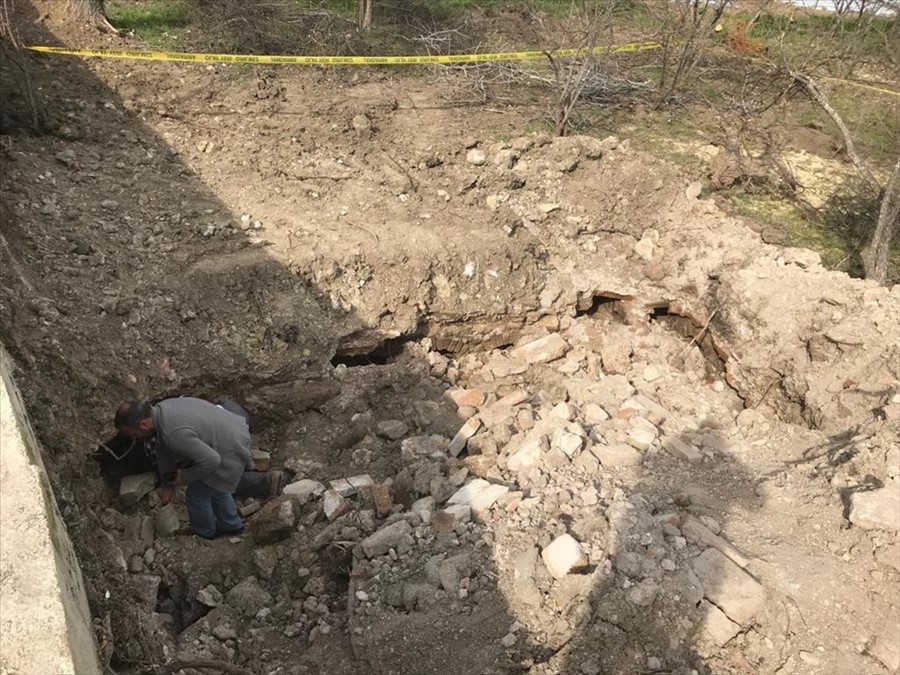 Karaman'da Kepçe İle Tarla Düzeltirken Tarihi Yapı Buldu 11