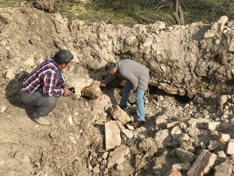 Karaman'da Kepçe İle Tarla Düzeltirken Tarihi Yapı Buldu 8