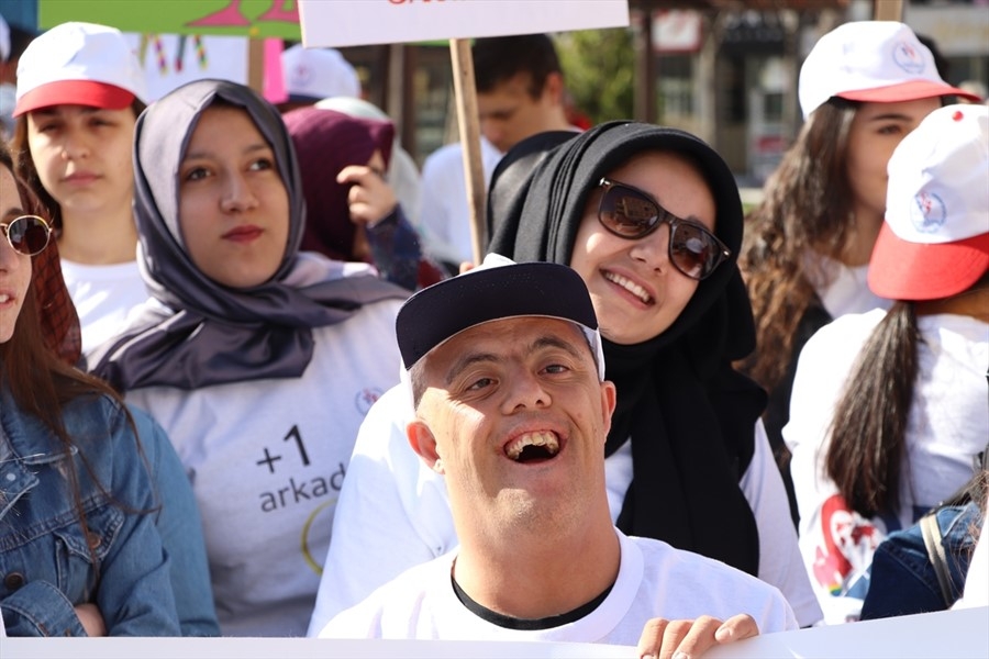 Karaman'da 21 Mart Dünya Down Sendromlu Farkındalık Yürüyüşü 1