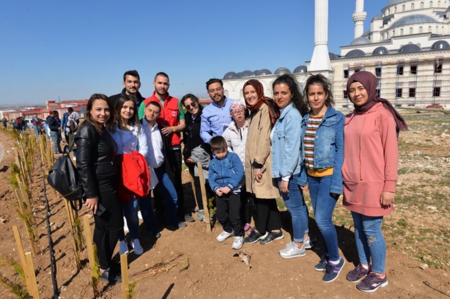Down Sendromlu Öğrenciler Karaman'da Fidan Dikti 5
