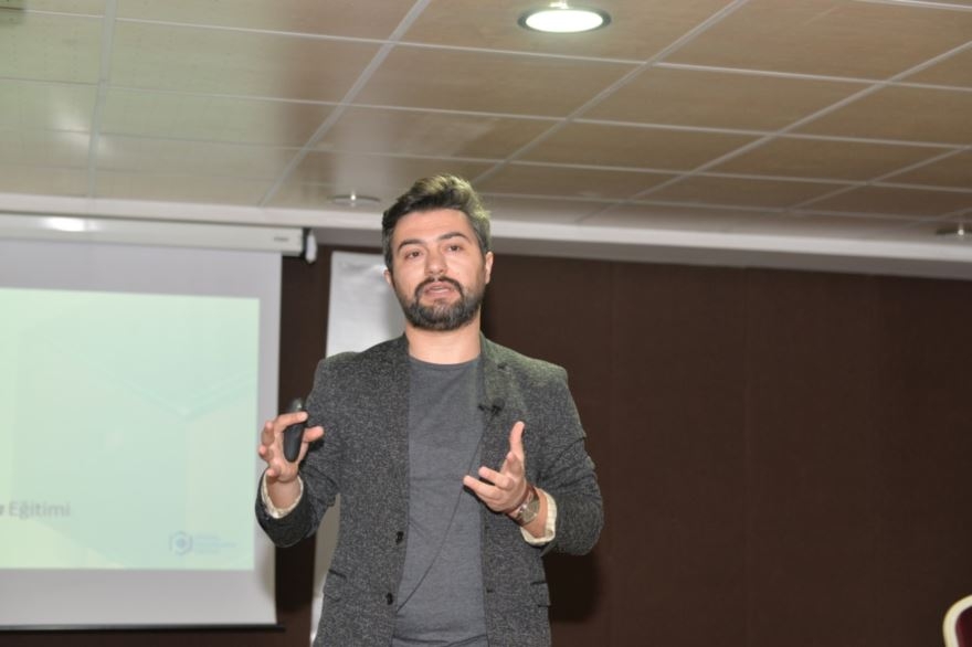 KMÜ'de Dijital Okuryazarlık Eğitimi Verildi 7