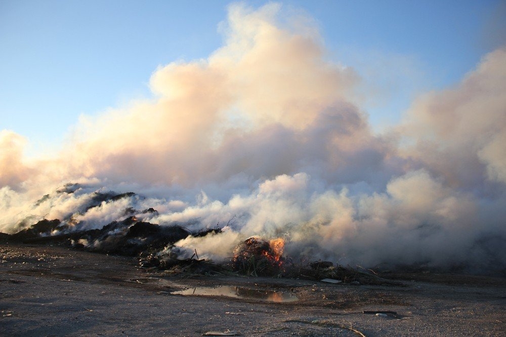 Antalya'da Çöp Toplama Merkezinde Yangın 1